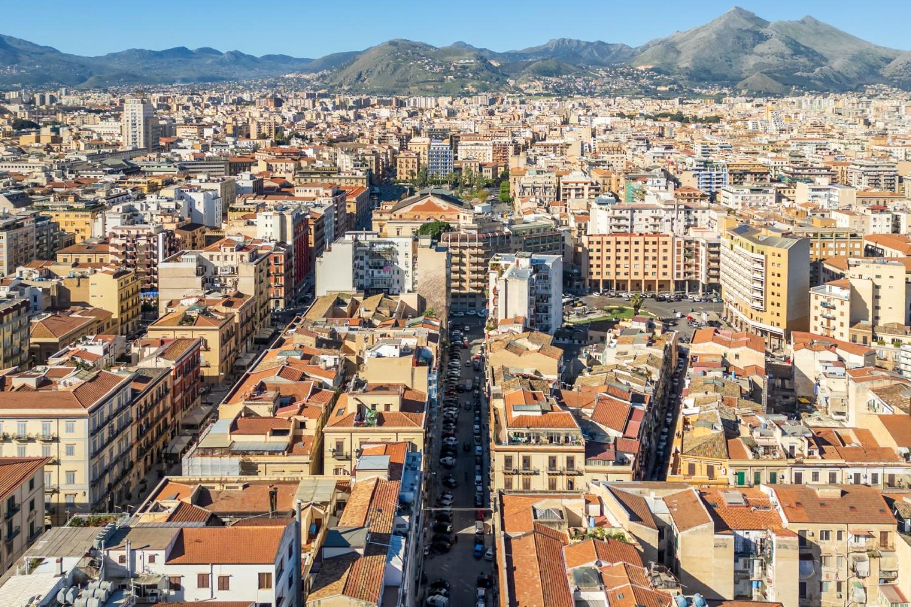 In The Center, Politeama District ! * Palermo